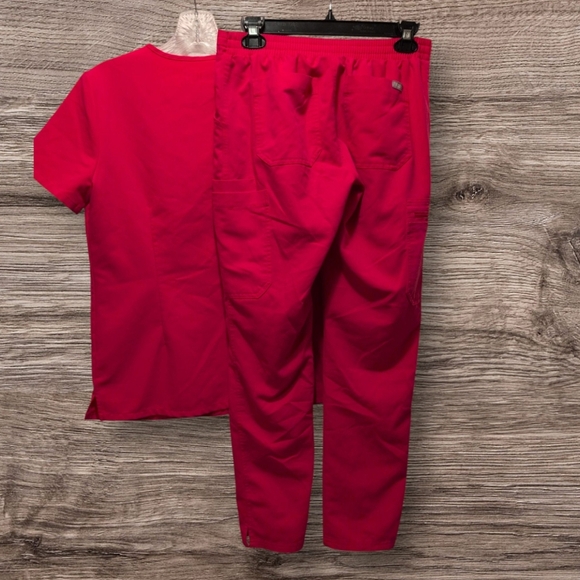 Figs Hot Pink Scrub Set - Picture 2 of 5